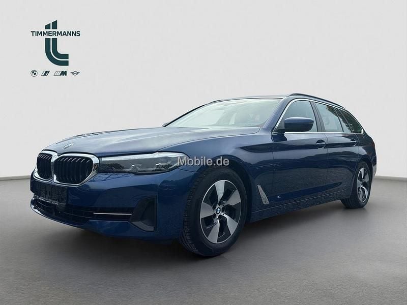 Blau Gebraucht 2022 BMW 520 Kombi | 32.930 € (Fairer Preis) - Bild 1/4