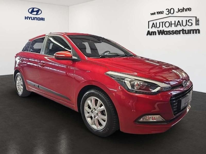 Gebraucht Hyundai i20 Passion 101 PS (74 kW) 2017 Red passion / mic Kleinwagen