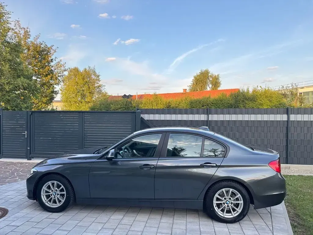 Gebraucht BMW 320 163 PS (119 kW) 2013 Grau Limousine