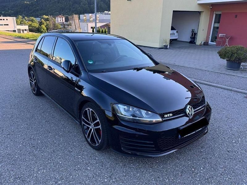 Schwarz Gebraucht 2014 VW Golf VII Sound Limousine | 11.790 € (Guter Preis) - Bild 1/4