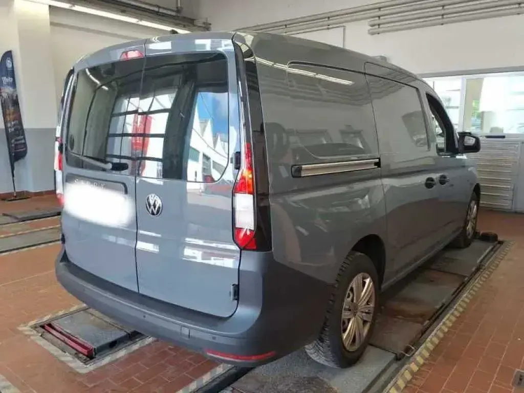 Gebraucht VW Caddy Maxi 122 PS (89 kW) 2023 Pure grey Van / Kleinbus