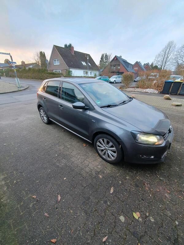 Grau Gebraucht 2013 VW Polo Kleinwagen | 8.700 € (Fairer Preis) - Bild 1/4