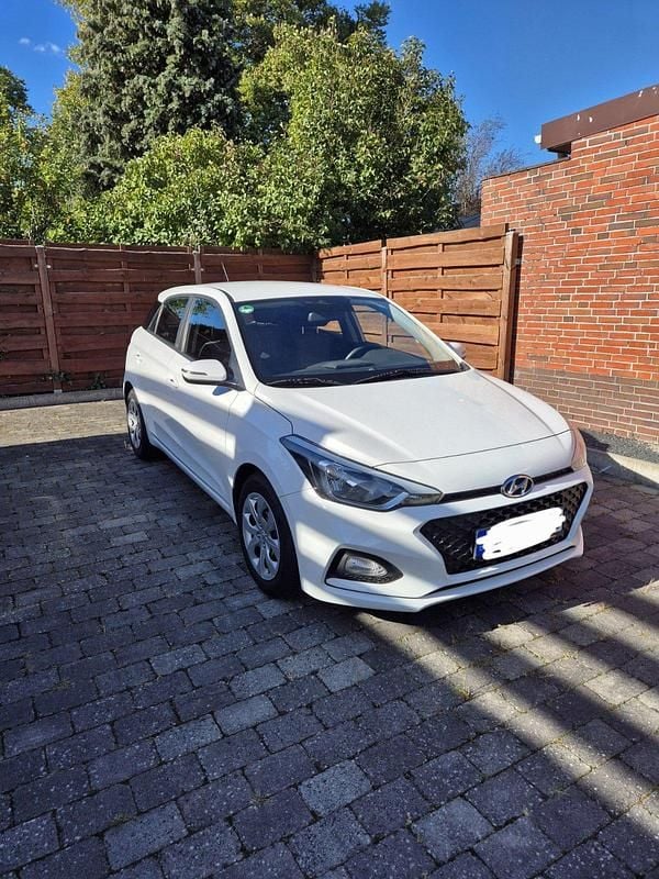 Weiß Gebraucht 2020 Hyundai i20 Active Kleinwagen | 8.500 € (Guter Preis) - Bild 1/4