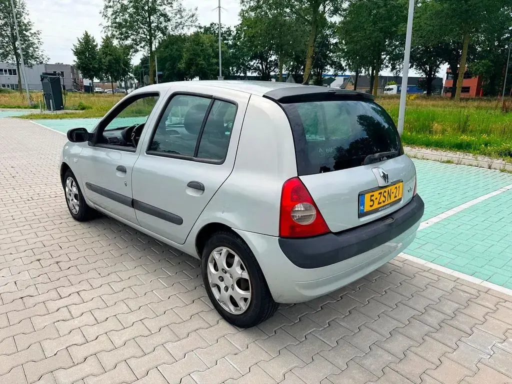 Gebraucht Renault Clio Authentique 75 PS (55 kW) 2003 Grau Kleinwagen
