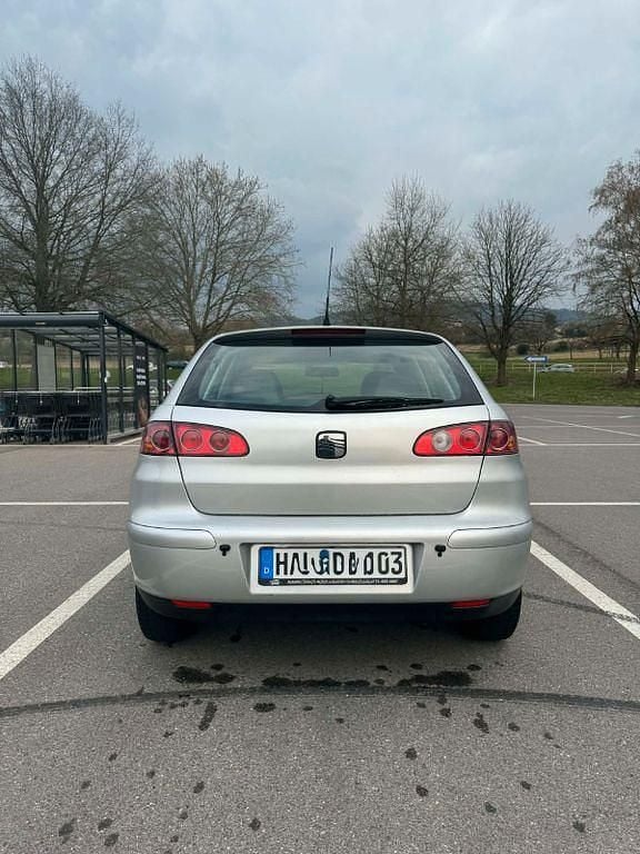 Używany Seat Ibiza Fresh 75 KM (55 kW) 2004 Srebrny Hatchback