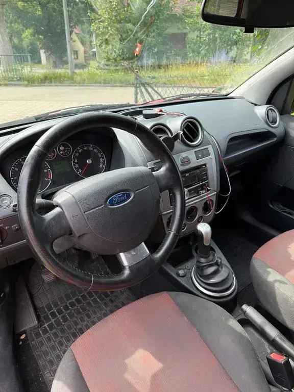 Gebraucht Ford Fiesta Ambiente 101 PS (74 kW) 2006 Rot Kleinwagen
