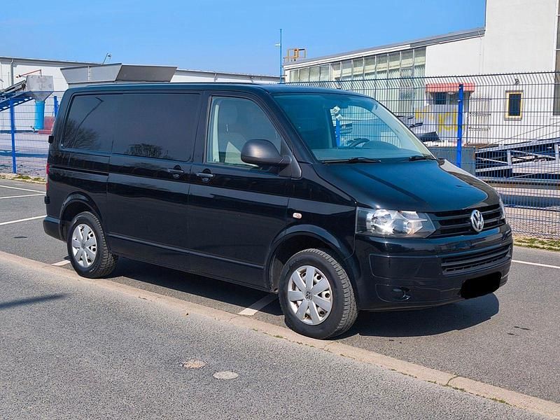 Second-hand VW Transporter 102 CP (75 kW) 2011 Negru Van