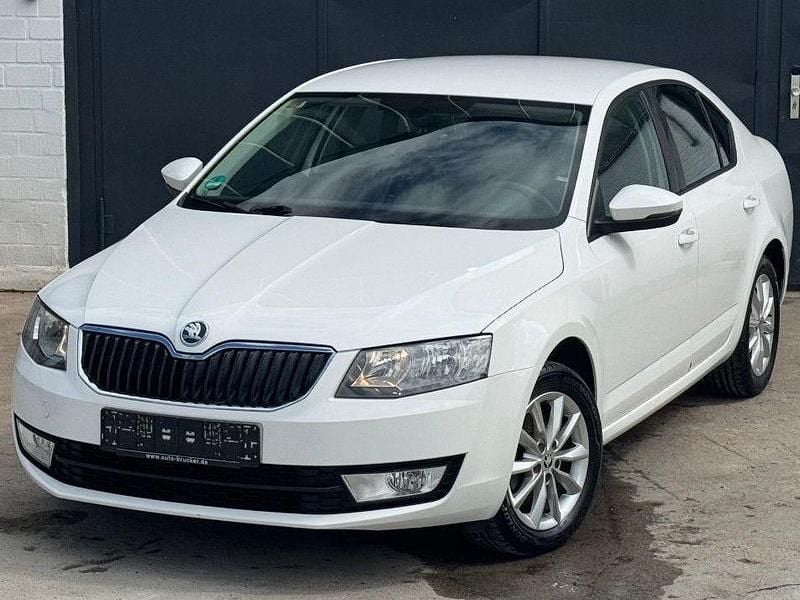 Weiß Gebraucht 2013 Skoda Octavia Ambition Limousine | 5.299 € (Guter Preis) - Bild 1/4