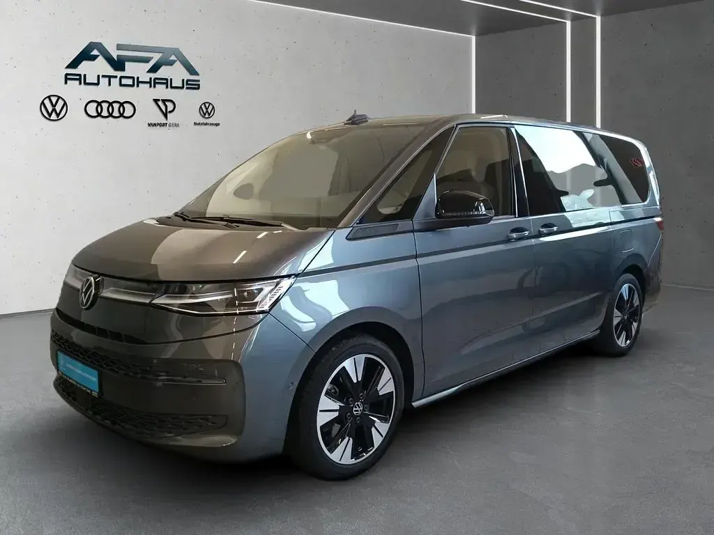 Gebraucht VW Multivan Life 150 PS (110 kW) 2025 Indiumgrau metallic Van / Kleinbus