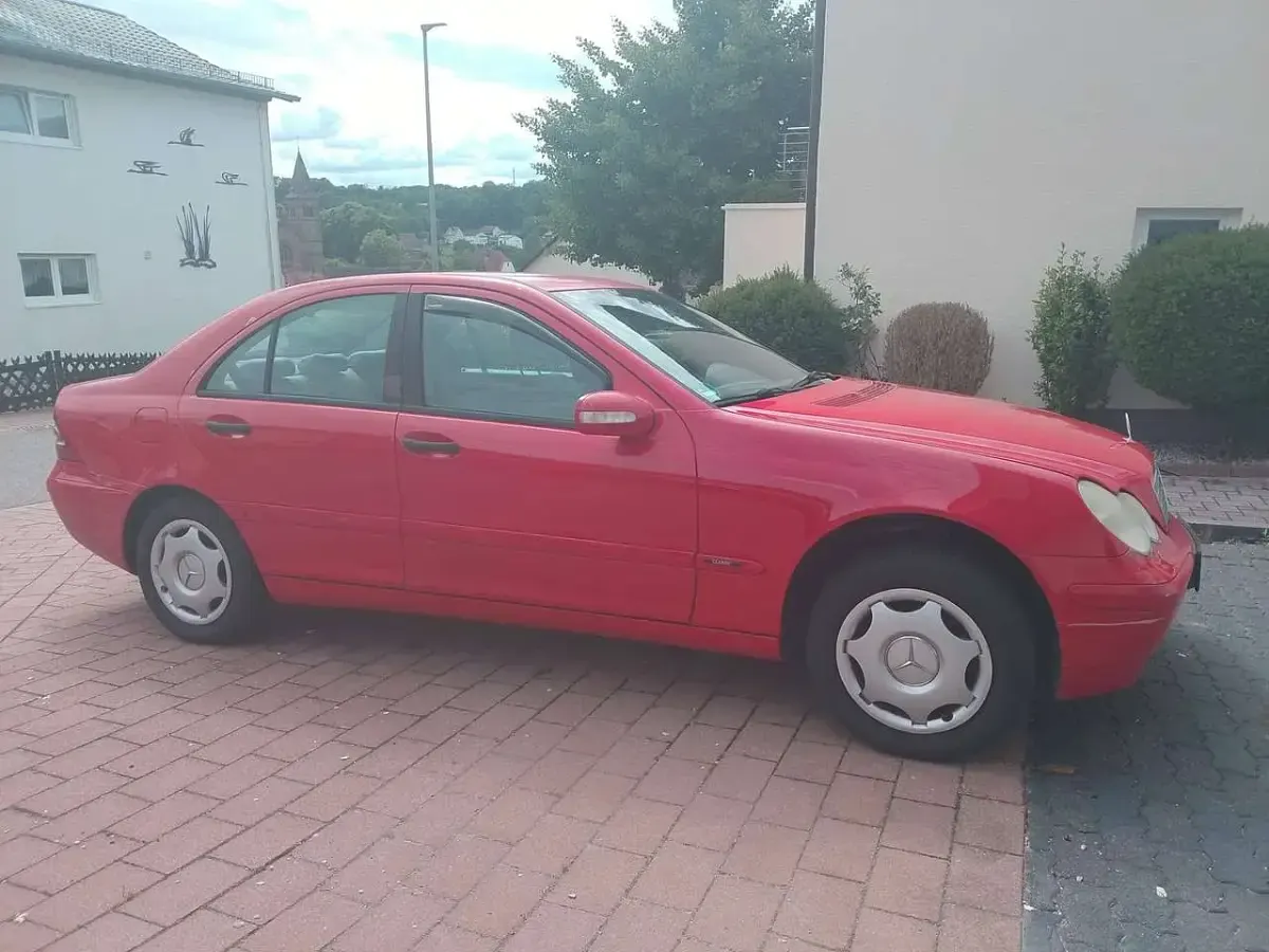 Gebraucht Mercedes C220 Elegance 143 PS (105 kW) 2002 Rot Limousine