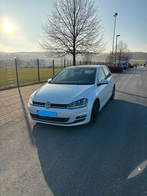 Weiß Gebraucht 2013 VW Golf VII Highline Limousine | 9.000 € (Fairer Preis) - Bild 1/4