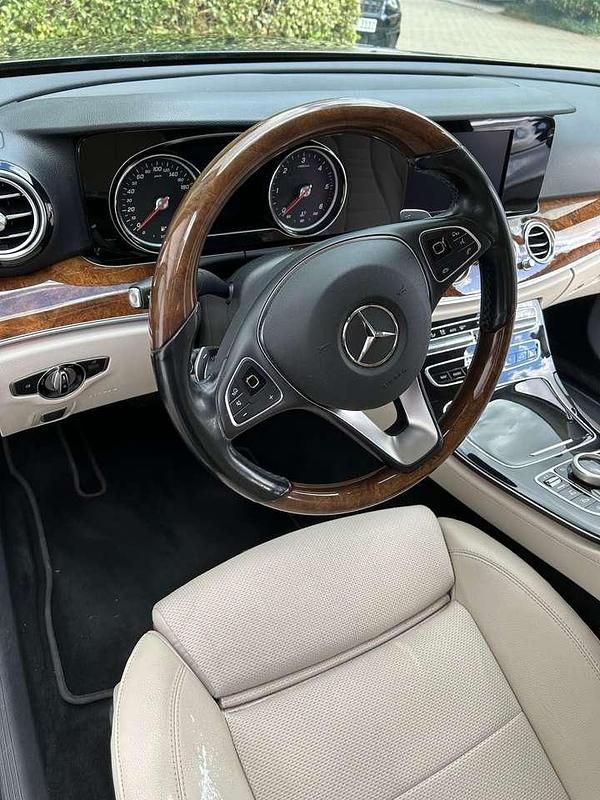 Gebraucht Mercedes E220 Avantgarde 194 PS (142 kW) 2016 Schwarz Limousine