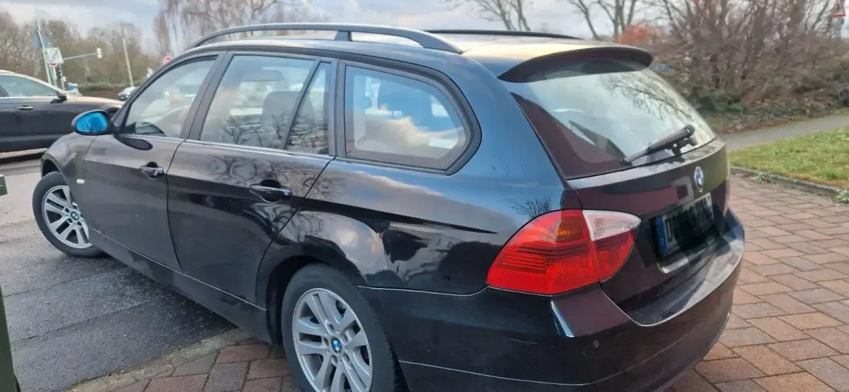 Gebraucht BMW 318 143 PS (105 kW) 2008 Schwarz Kombi