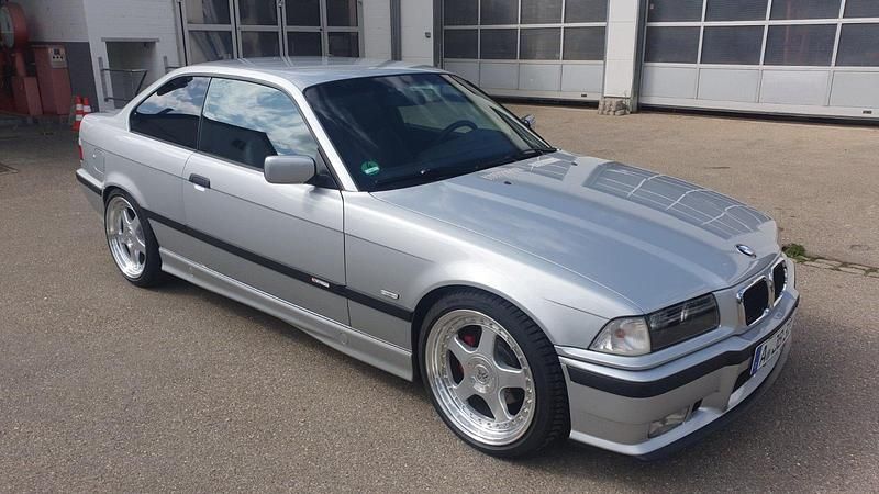 Silber Gebraucht 1998 BMW 328 Coupé | 24.999 € - Bild 1/4