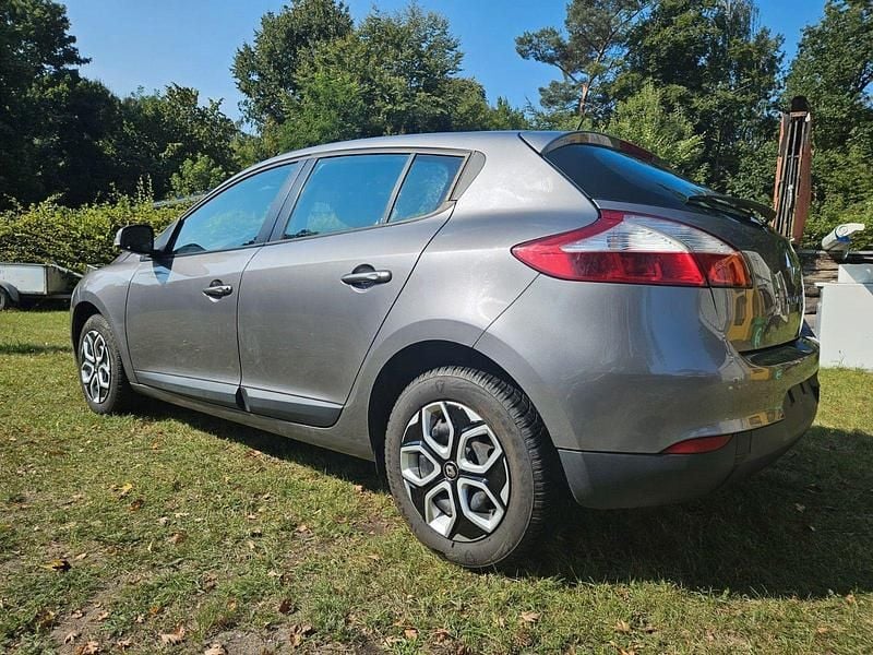 Gebraucht Renault Mégane III Expression 101 PS (74 kW) 2009 Grau Kombi