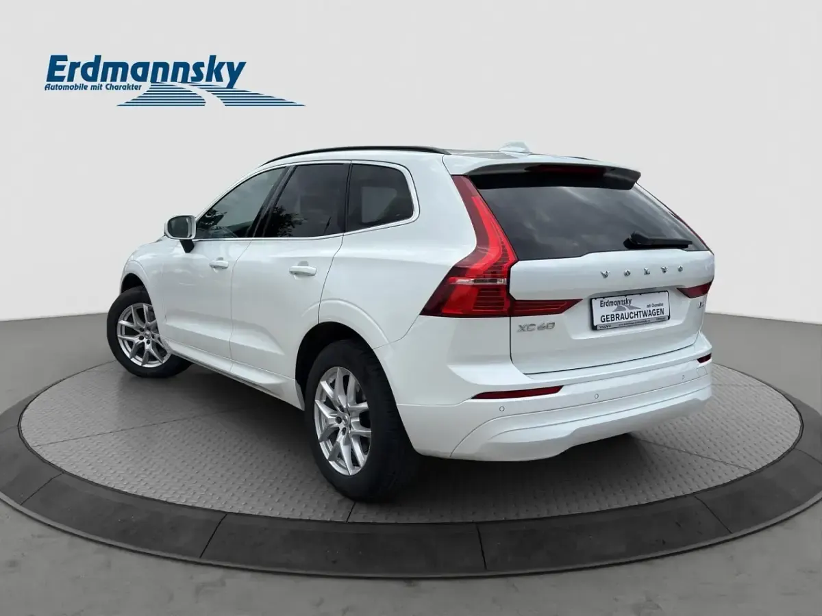 Gebraucht Volvo XC60 Momentum 197 PS (144 kW) 2022 Weiß SUV