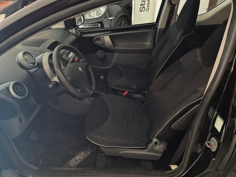 Gebraucht Peugeot 107 Filou 68 PS (50 kW) 2010 Schwarz Kleinwagen