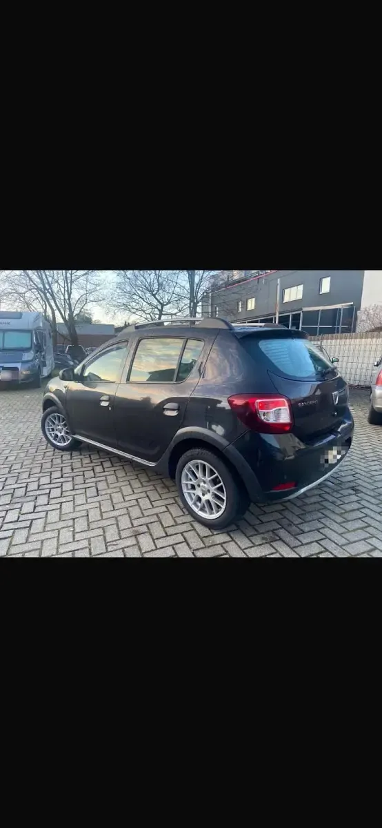 Gebraucht Dacia Sandero Stepway 90 PS (66 kW) 2014 Schwarz Kleinwagen