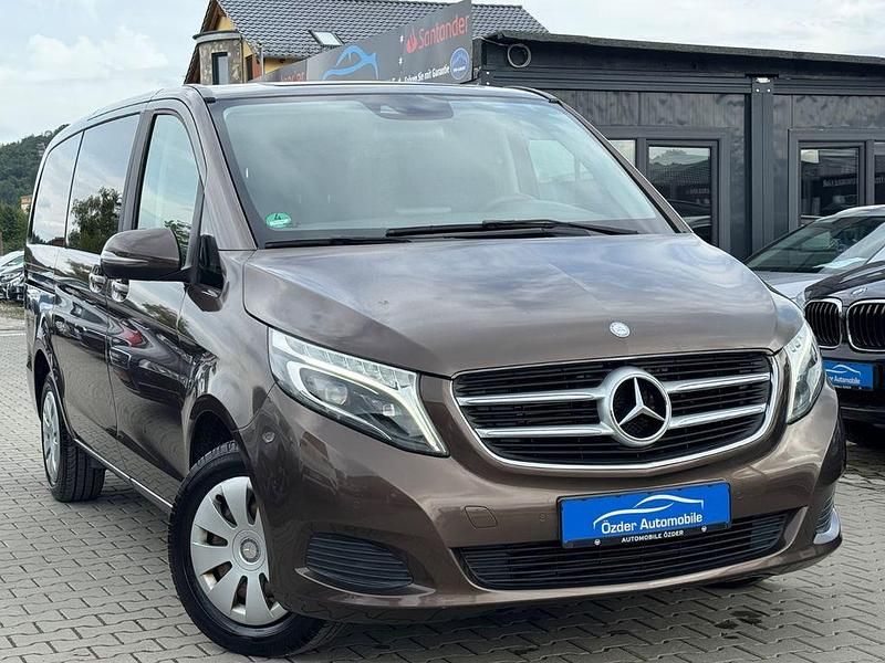 Gebraucht Mercedes V220 163 PS (119 kW) 2016 Dolomitbraun Van / Kleinbus