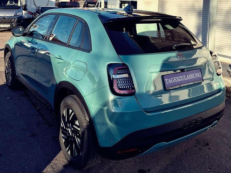 Neu Fiat 600 136 PS (100 kW) 2025 Aqua blau SUV