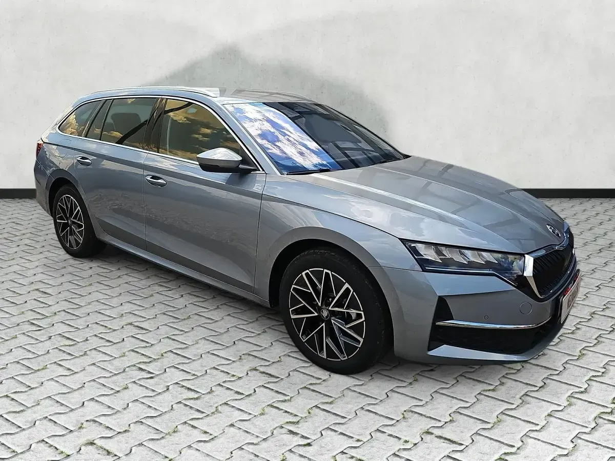 Neu Skoda Octavia Selection 150 PS (110 kW) 2026 Smokey diamondsilber metallic Kombi