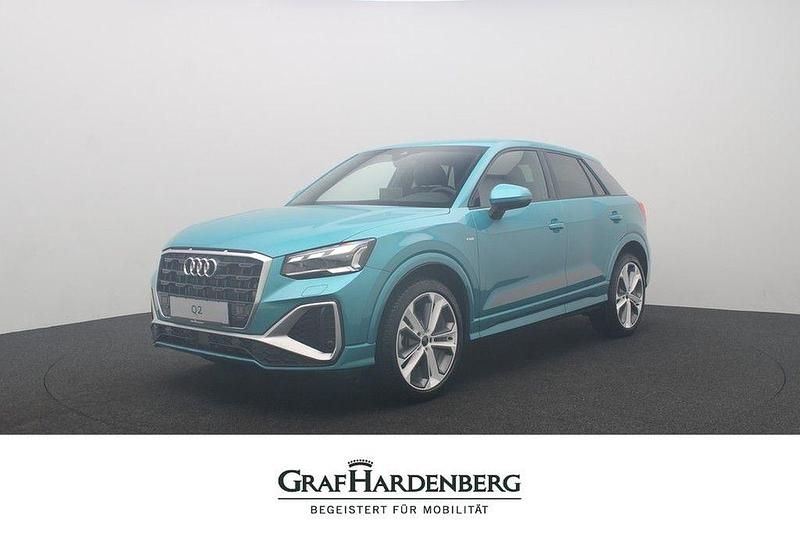 Grün Neu 2025 Audi Q2 S-Line SUV | 42.444 € (Etwas zu teuer) - Bild 1/4