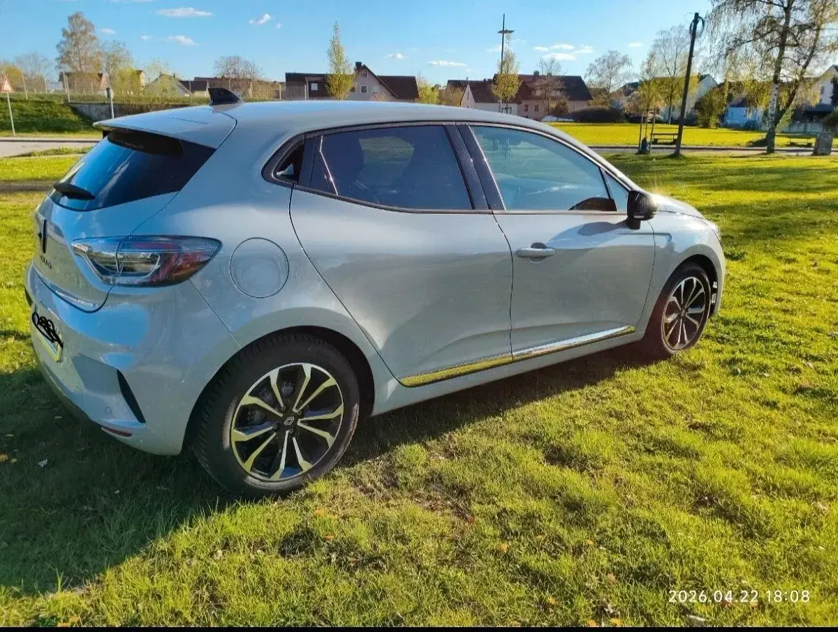 Gebraucht Renault Clio V Techno 91 PS (66 kW) 2024 Grau Limousine