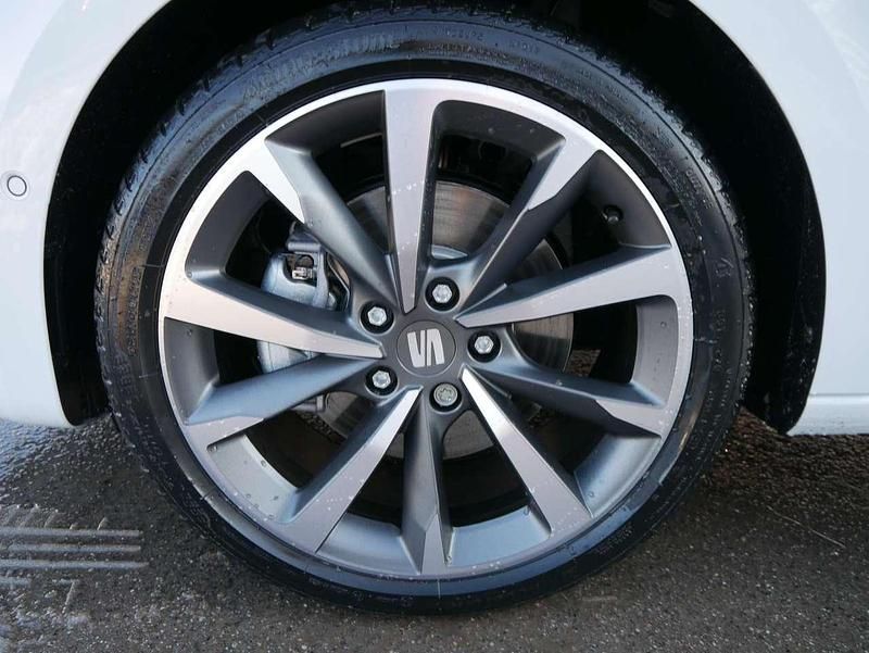 Neu Seat Leon FR 150 PS (110 kW) 2025 Nevadaweiß metallic Kombi