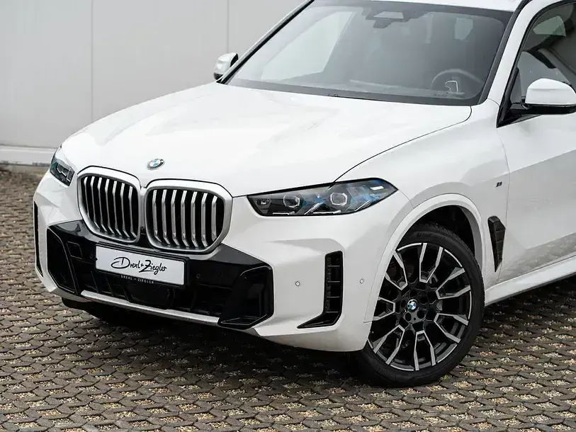 Gebraucht BMW X5 M Sport 352 PS (258 kW) 2025 Alpinweiss uni SUV