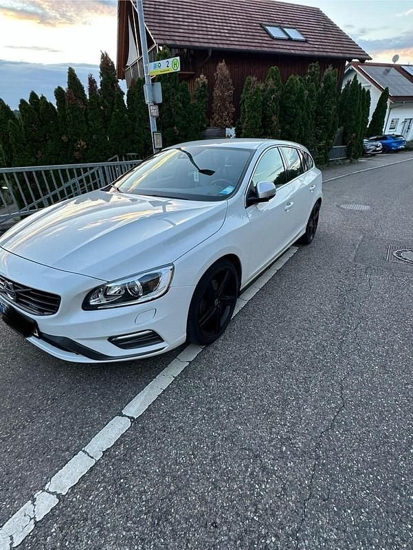 Weiß Gebraucht 2014 Volvo V60 Kombi | 14.999 € (Fairer Preis) - Bild 1/4