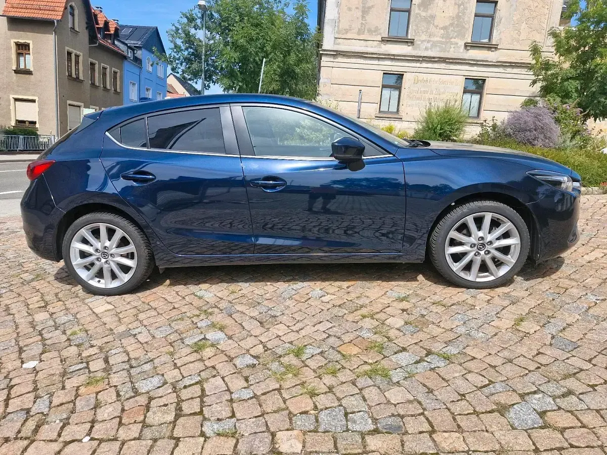 Gebraucht Mazda 3 Sports-Line 120 PS (88 kW) 2018 Blau Limousine