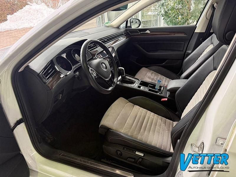 Gebraucht VW Passat Highline 220 PS (161 kW) 2018 Weiß Kombi