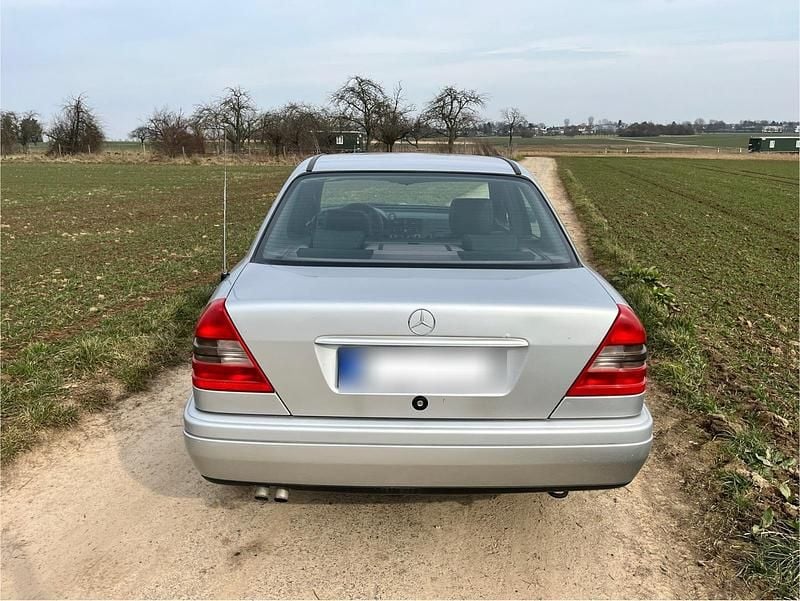 Gebraucht Mercedes C230 196 PS (144 kW) 1996 Silber Limousine