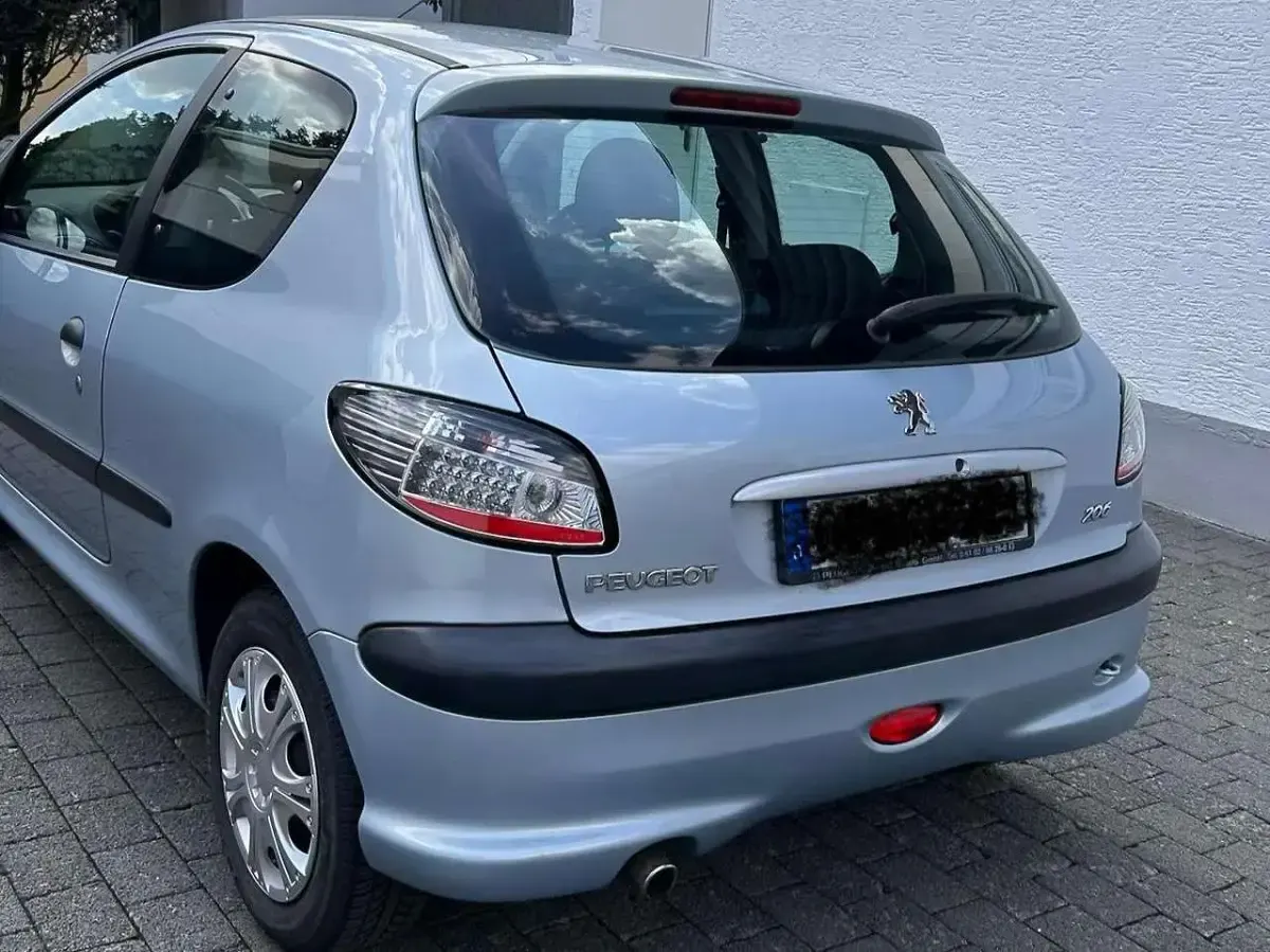 Gebraucht Peugeot 206 60 PS (44 kW) 2004 Silber Limousine