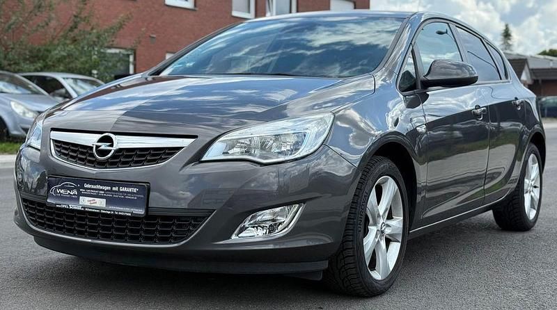 Grau Gebraucht 2012 Opel Astra Limousine | 5.499 € (Fairer Preis) - Bild 1/4