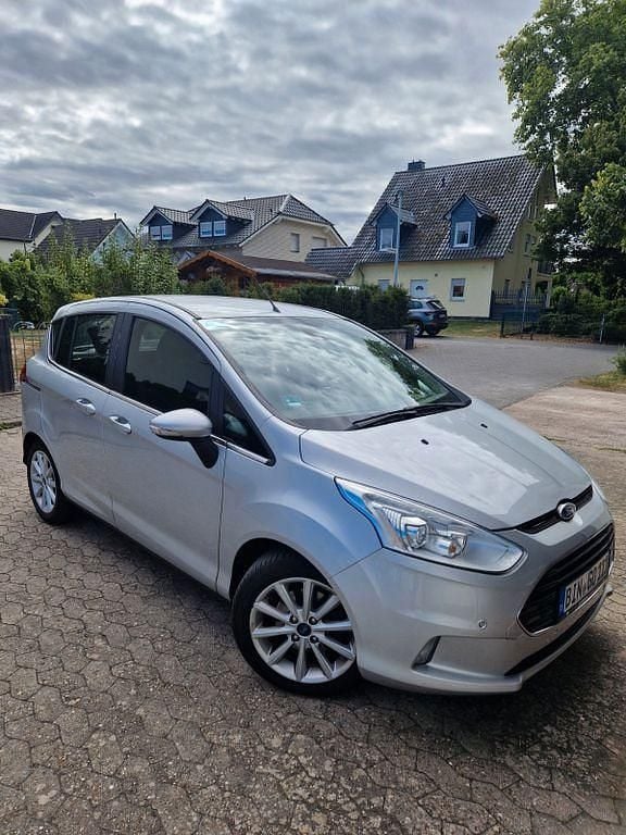 Schwarz Gebraucht 2016 Ford B-MAX Titanium Van / Kleinbus | 8.100 € (Guter Preis) - Bild 1/4
