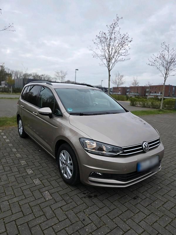 Gebraucht VW Touran Highline 190 PS (139 kW) 2019 Beige Van / Kleinbus