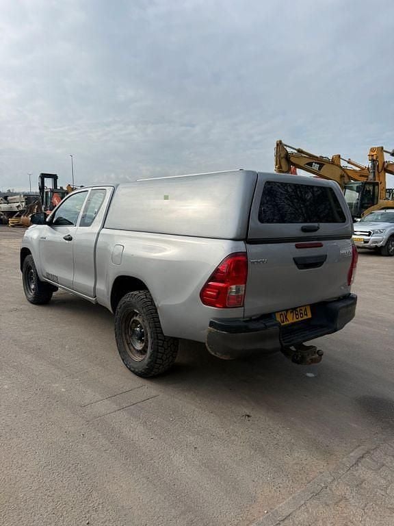 Gebraucht Toyota HiLux 150 PS (110 kW) 2017 Silber Pickup