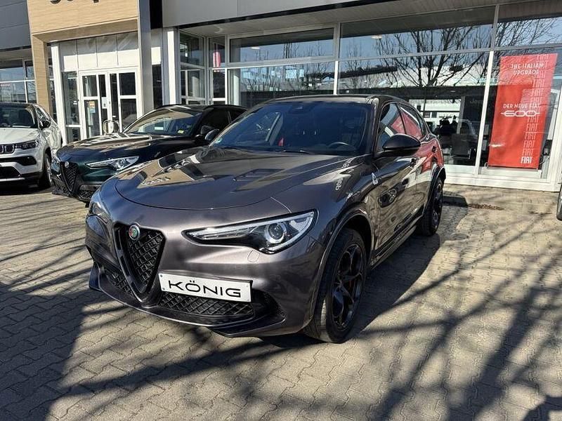 Grau Gebraucht 2022 Alfa Romeo Stelvio Quadrifoglio SUV | 53.970 € (Fairer Preis) - Bild 1/4