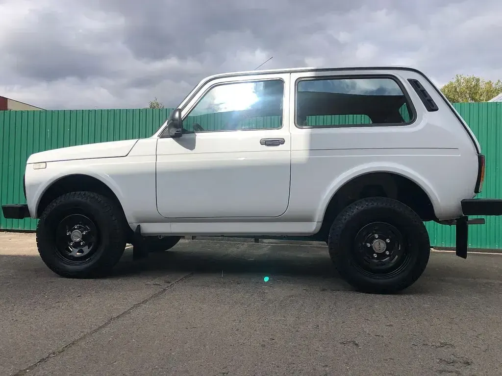 Neu Lada niva 83 PS (61 kW) 2026 Weiß SUV