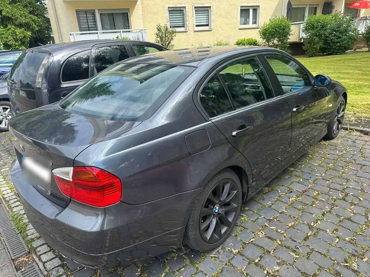 Gebraucht BMW 318 129 PS (94 kW) 2007 Grau Limousine