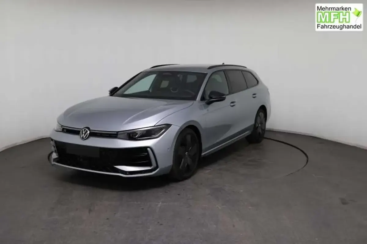 Neu VW Passat R-line 265 PS (194 kW) 2026 Silber, oyster silver ... Kombi