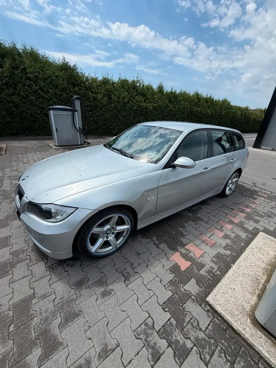 Gebraucht BMW 320 163 PS (119 kW) 2007 Grau Kombi