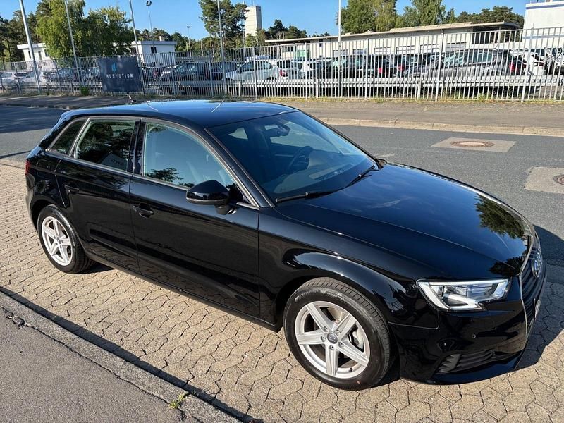 Gebraucht Audi A3 116 PS (85 kW) 2019 Schwarz Limousine