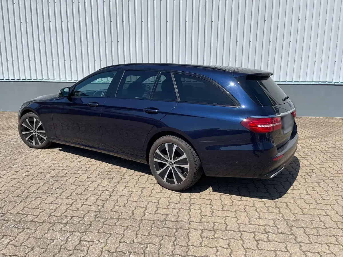 Gebraucht Mercedes E300 Avantgarde 245 PS (180 kW) 2018 Blau Kombi