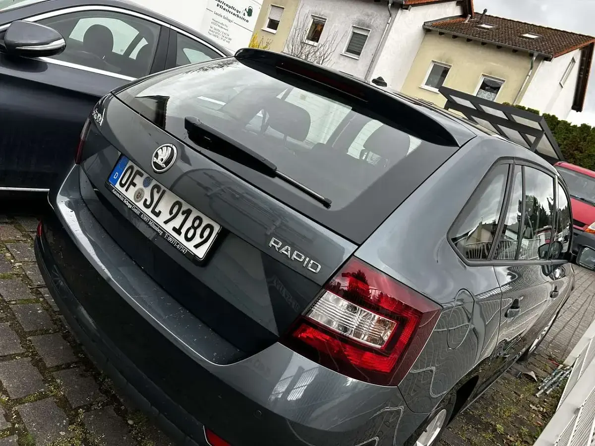 Gebraucht Skoda Rapid Ambition 95 PS (69 kW) 2019 Grau Kleinwagen
