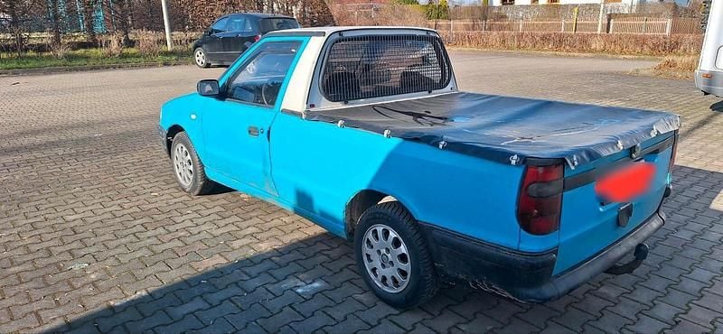 Gebraucht Skoda Pick-up 70 PS (51 kW) 2000 Blau Pickup