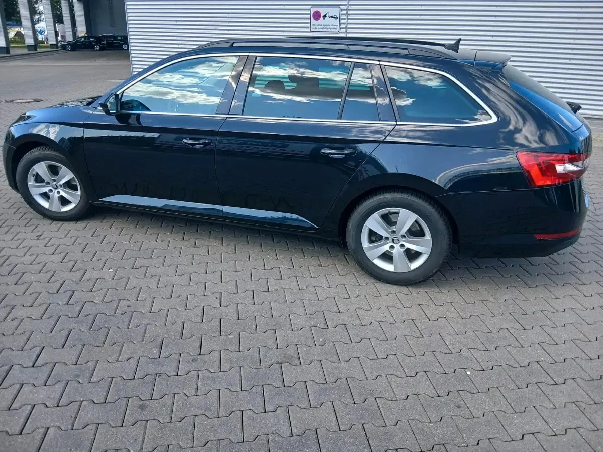 Gebraucht Skoda Superb 122 PS (89 kW) 2021 Schwarz Kombi
