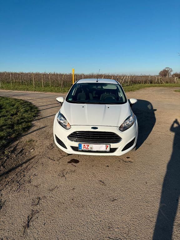 Gebraucht Ford Fiesta Trend 65 PS (47 kW) 2014 Weiß Kleinwagen