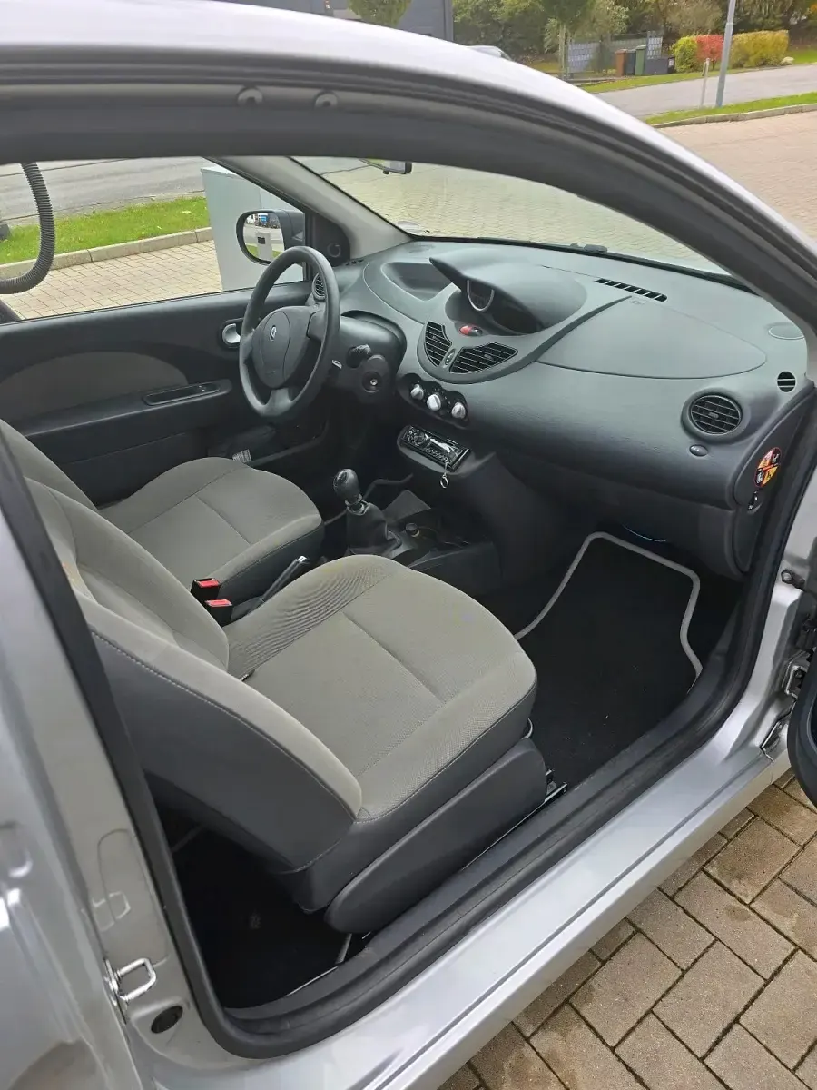 Gebraucht Renault Twingo 56 PS (41 kW) 2010 Silber Kleinwagen